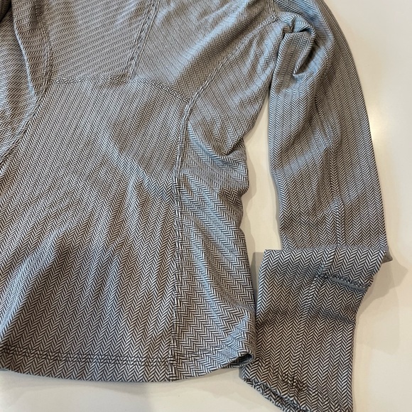Lululemon long sleeve - Picture 6 of 8